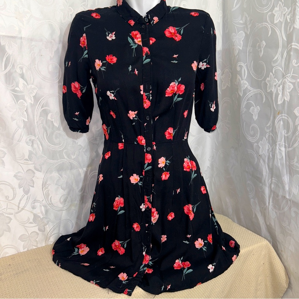 H&M Black Retro Pink Roses Motif Mock Neck Quarter Sleeve Button Down Dress